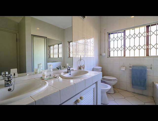 3 BEDROOM FREEHOLD FOR SALE IN BRYANSTON
